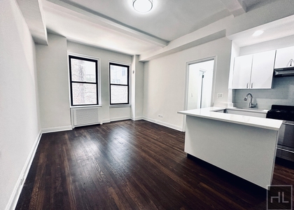 East 46 Street - Photo 1