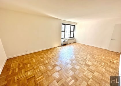Fourth Avenue - Photo 1