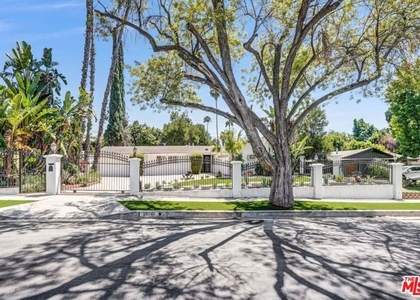 20746 Clarendon Street - Photo 1