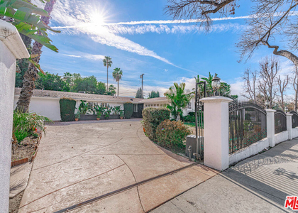 20746 Clarendon Street - Photo 1