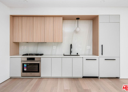 1136 N La Cienega Boulevard - Photo 1