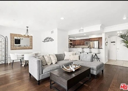 1621 Barry Avenue - Photo 1