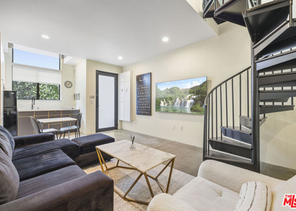 802 N Harper Avenue - Photo 1