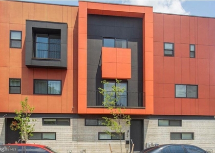 527 W Jefferson Street - Photo 1