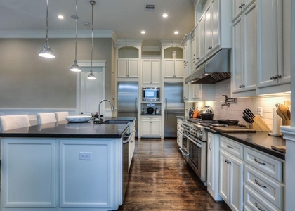 922 Alexander Street - Photo 1