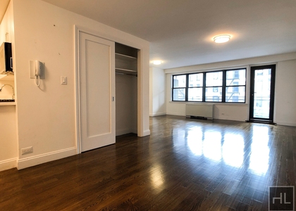 E 82 St - Photo 1