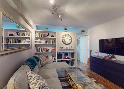 East 58 Street - Photo 1