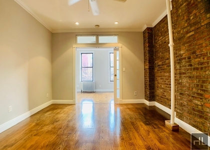Tenth Avenue - Photo 1