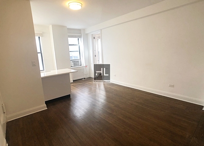 East 46 Street - Photo 1