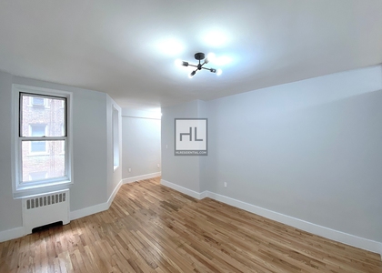 East 58 Street - Photo 1