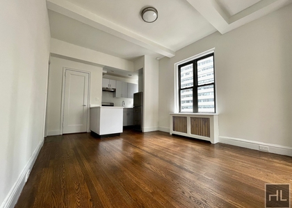 East 46 Street - Photo 1