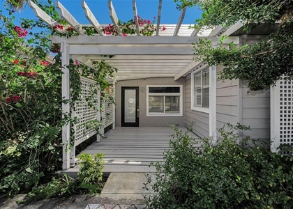 1122 E Oakwood Street - Photo 1