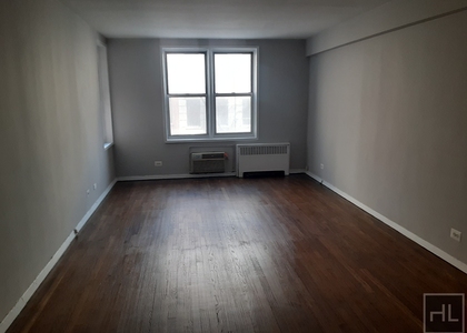 East 58 Street - Photo 1