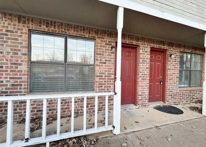 929 W Hickory Street - Photo 1