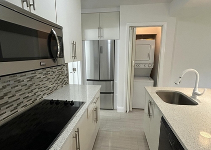 914 Ne 15th Avenue - Photo 1