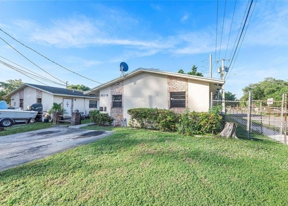 747 Nw 14th Way - Photo 1