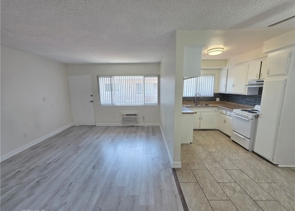 15436 Vanowen - Photo 1