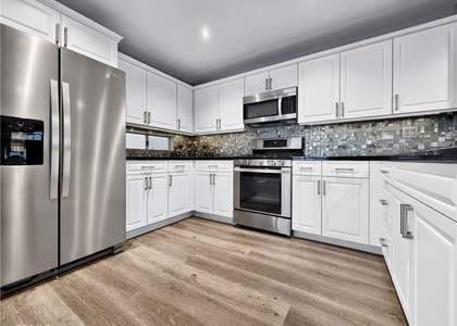 1154 N Sycamore - Photo 1
