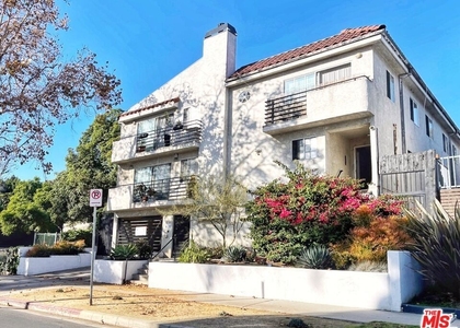 7327 Willoughby Avenue - Photo 1