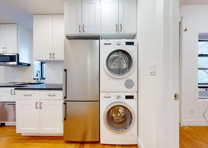West 10th Street - Photo 1