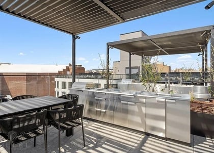 Bedford Avenue - Photo 1