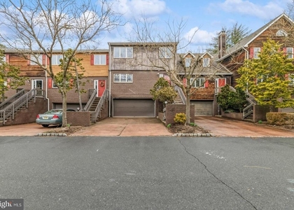 11 Astor Court - Photo 1