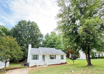 610 E Jones Avenue - Photo 1
