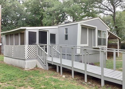 305 Woods Ln - Photo 1