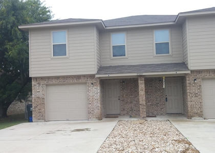 2507 Oak Ln Ln - Photo 1