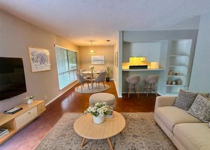 500 E Riverside Dr - Photo 1