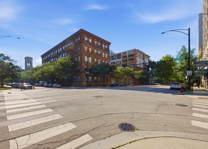 1910 S Indiana Avenue - Photo 1