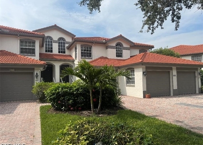 562 Laguna Royale Boulevard - Photo 1
