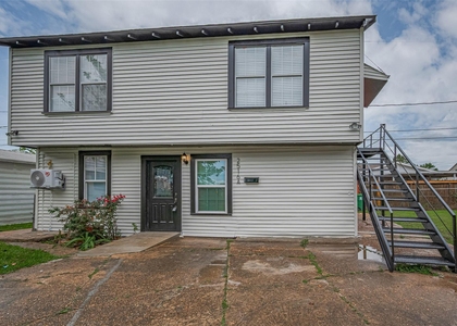 2516 Craigmont Street - Photo 1