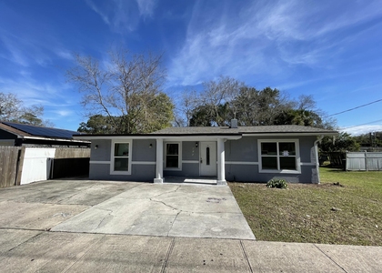 415 S Robbins Avenue - Photo 1