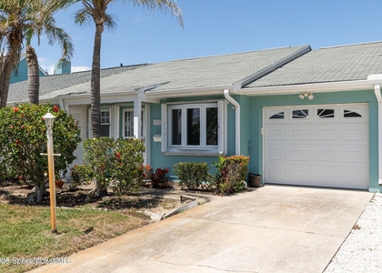 302 Emerald Place E - Photo 1
