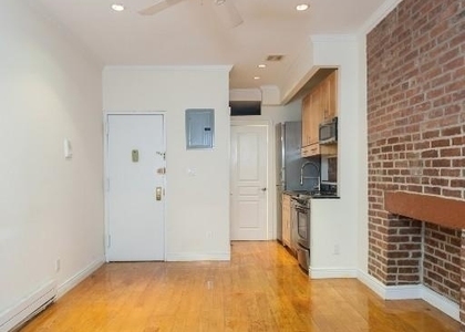 Avenue B - Photo 1