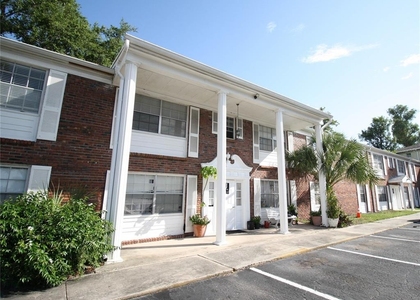 4507 9th Street W - Photo 1