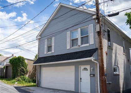 128 E Spruce Street - Photo 1