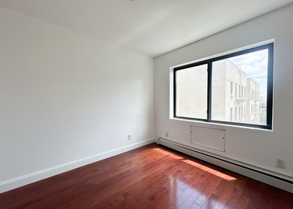 2120 Daly Ave - Photo 1