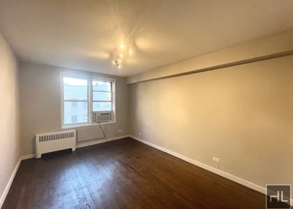 East 58 Street - Photo 1