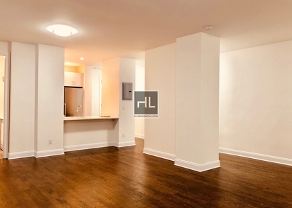 West 58 Street - Photo 1