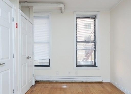Avenue B - Photo 1