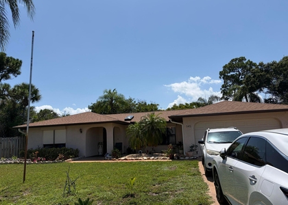 145 Se Fallon Drive - Photo 1