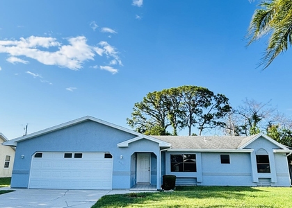 337 Nw Tyler Avenue - Photo 1