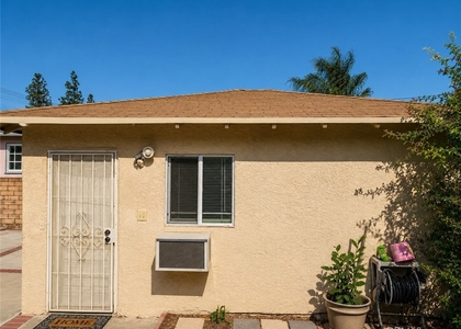 10642 Nettleton #1/2 - Photo 1