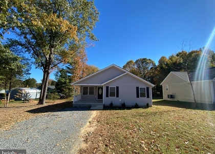 77 Lakeview Drive - Photo 1