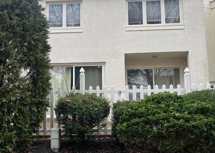 105 Montrose Avenue - Photo 1
