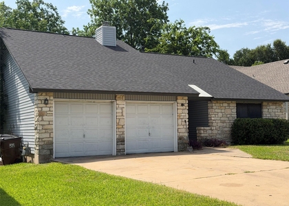 1503 Windsong Trl - Photo 1
