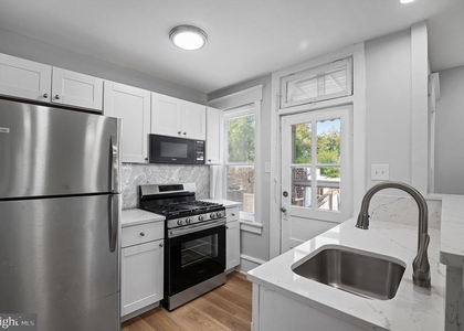 221 Kings Hwy E - Photo 1