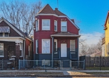 7432 S Maryland Avenue - Photo 1